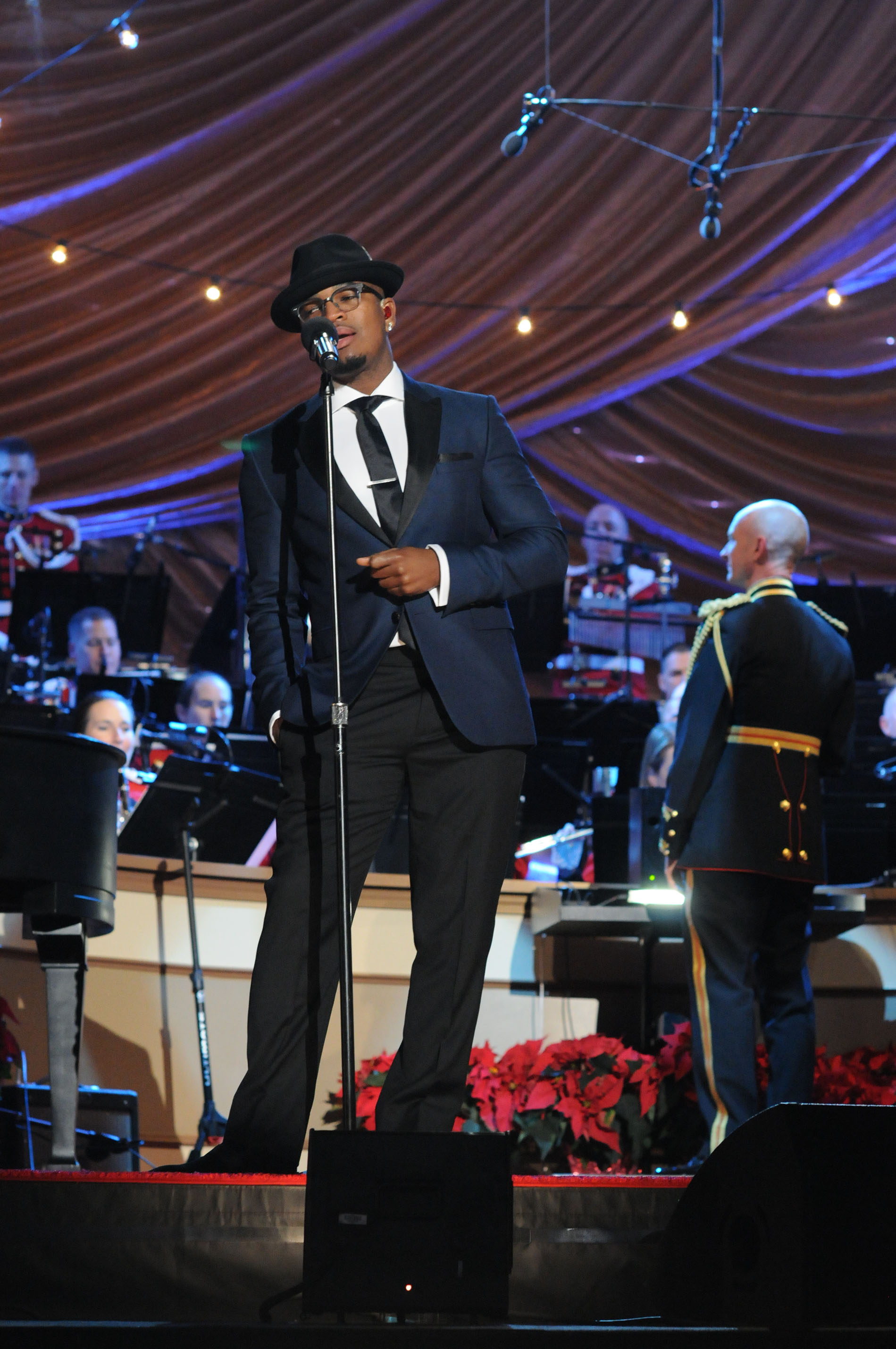 Ne-Yo performs (2014)